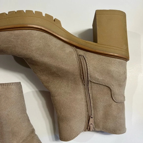 UNIVERSAL THREAD light natural chelsea boots booties - Picture 4 of 11